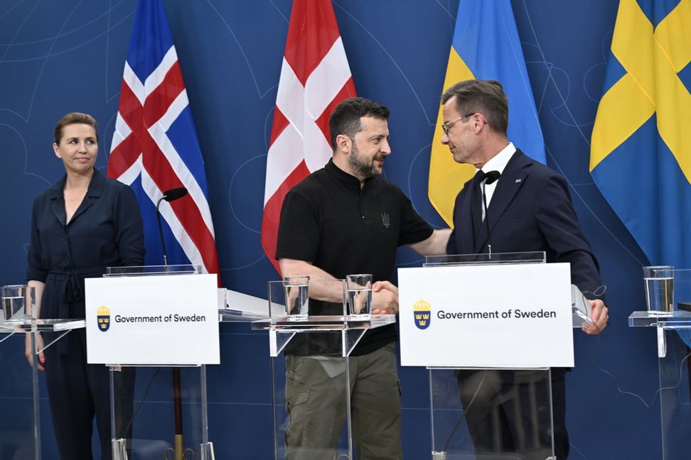 Statsminister Ulf Kristersson och Danmarks statsminister Mette Frederiksen vid ett tidigare nordiskt toppmöte med Ukrainas president Volodymyr Zelenskyj. Arkivbild. Fredrik Sandberg/TT