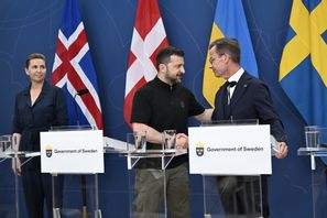 Statsminister Ulf Kristersson och Danmarks statsminister Mette Frederiksen vid ett tidigare nordiskt toppmöte med Ukrainas president Volodymyr Zelenskyj. Arkivbild. Fredrik Sandberg/TT