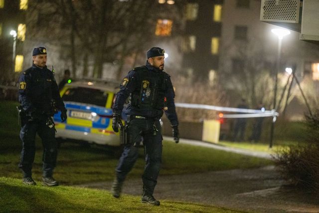 56 procent svarar att de har stort förtroende för polisen, skriver DN. Roger Vikström/TT