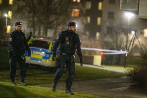 56 procent svarar att de har stort förtroende för polisen, skriver DN. Roger Vikström/TT