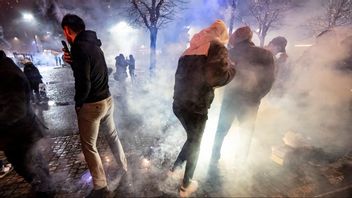 Nyårsfirande på Möllevångstorget i Malmö. Foto: Johan Nilsson/TT