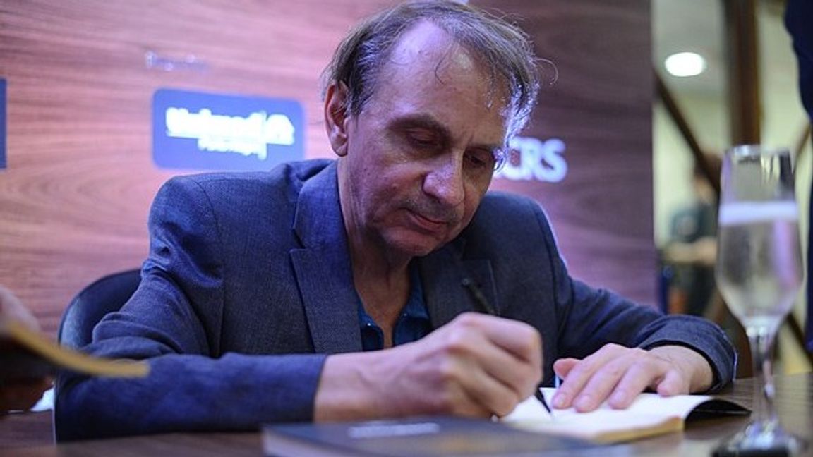 Frankrikes mest kontroversielle författare Michel Houellebecq har skrivit en ny roman / Foto: WikiCommons Public Domain