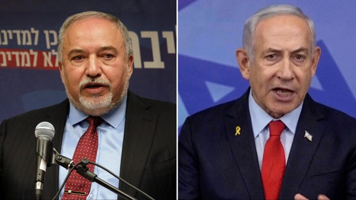 Oppositionsledaren Avigdor Liberman, till vänster, tycker inte att Benjamin Netanyahu ska förhandla med terrorister. Foto: AP