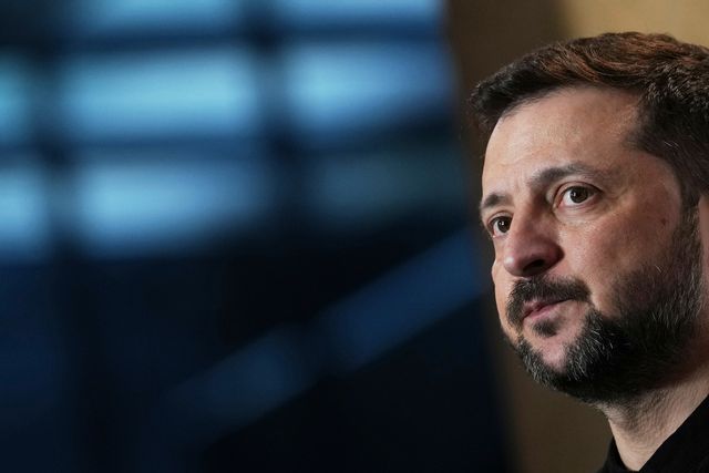 Ukrainas president Volodymyr Zelenskyj under en pressträff i Paris i förra veckan. Foto: Aurelien Morissard/AP/TT