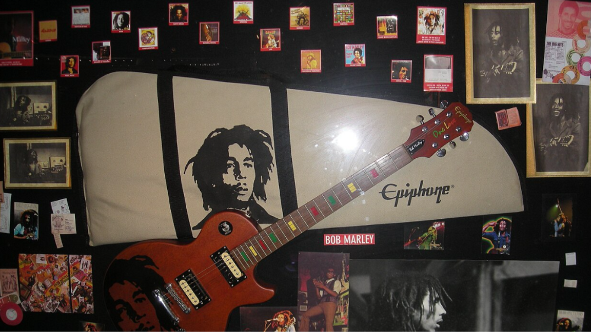 ”No woman, no cry” – bevis på sexism! Foto: Jasonbook99, CC BY-SA 3.0, via Wikimedia foundation