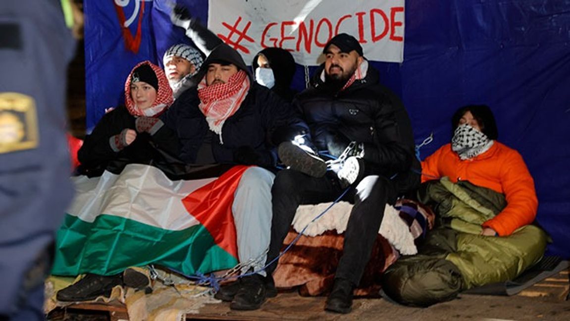 Bild från polisens vräkning av tältlägret utanför Göteborgs universitet i november. Bild: Adam Ihse / TT 