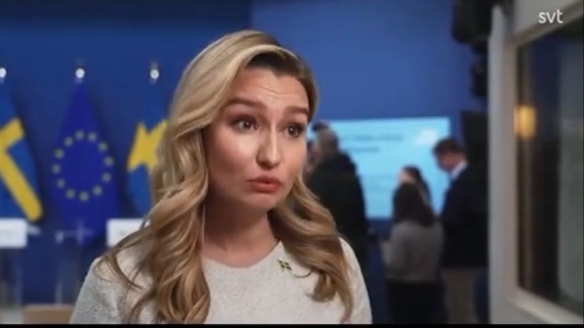 En påtagligt irriterad Busch avbryter intervjun och går. En bra markering. Foto: Skärmdump 