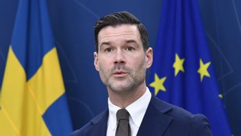 Migrationsminister Johan Forssell (M). Ny statistik visar att den asylrelaterade invandringen till Sverige nu är nere på den lägsta nivån sedan 1985. Foto: Lars Schröder/TT 