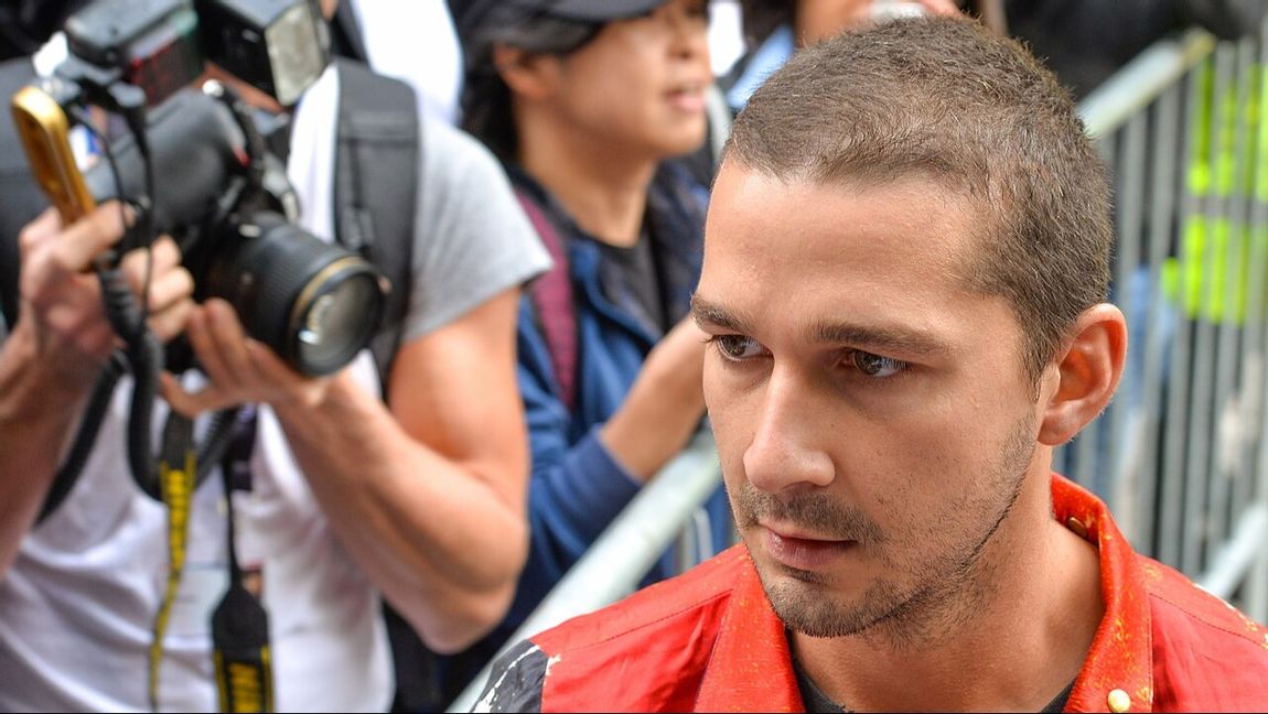 Skådespelaren Shia LaBeouf erkänner sig skyldig till tre fall av ringa misshandel. Foto: John Bauld (CC BY 2.0)