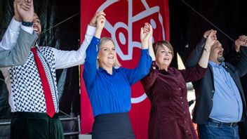 Socialdemokraterna kanske ska vänta innan de gör vågen, och se så att en debatt om arbetslöshet inte blir en debatt om havererad migration. Foto: Johan Nilsson / TT