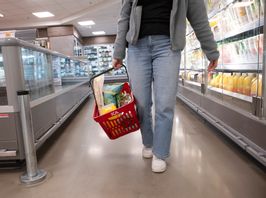 Priset på dagligvaror har ökat mest i de lägre priskategorierna. Foto: Fredrik Sandberg /TT