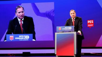 Stefan Löfven är ordförande för de europeiska socialdemokraterna. Men han får inga frågor i svensk media om den korruption som skakar partiet i Europaparlamentet. Foto: Carsten Koall/TT