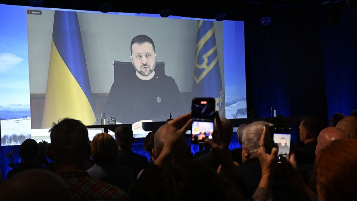 Ukrainas president Volodymyr Zelenskyj invigningstalar vid Folk och Försvars rikskonferens som inleds i Sälen på söndagen. Foto: Pontus Lundahl/TT