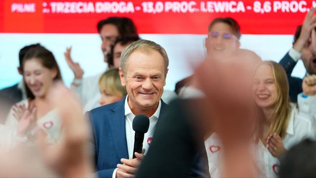 Oppositionsledaren Donald Tusk på sin valvaka. Foto: Petr David Josek/AP/TT