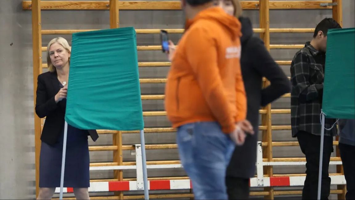 Vilka Magdalena Andersson röstade på förra året kan vi gissa, men inte veta säkert. Sådan är demokratin, med valhemlighet. Foto: Ali Lorestani/TT