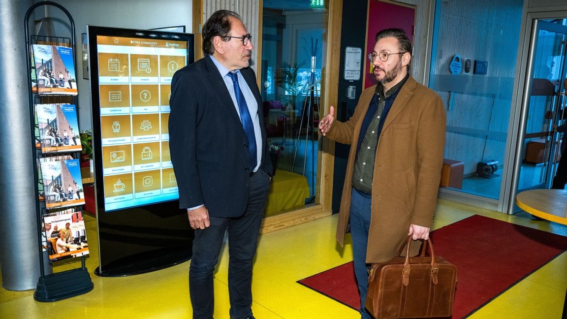 Planen är att ta tillbaka landsbygdsväljarna. Partiledarens första besök gick till en skola i Huddinge. Foto: Claudio Bresciani / TT