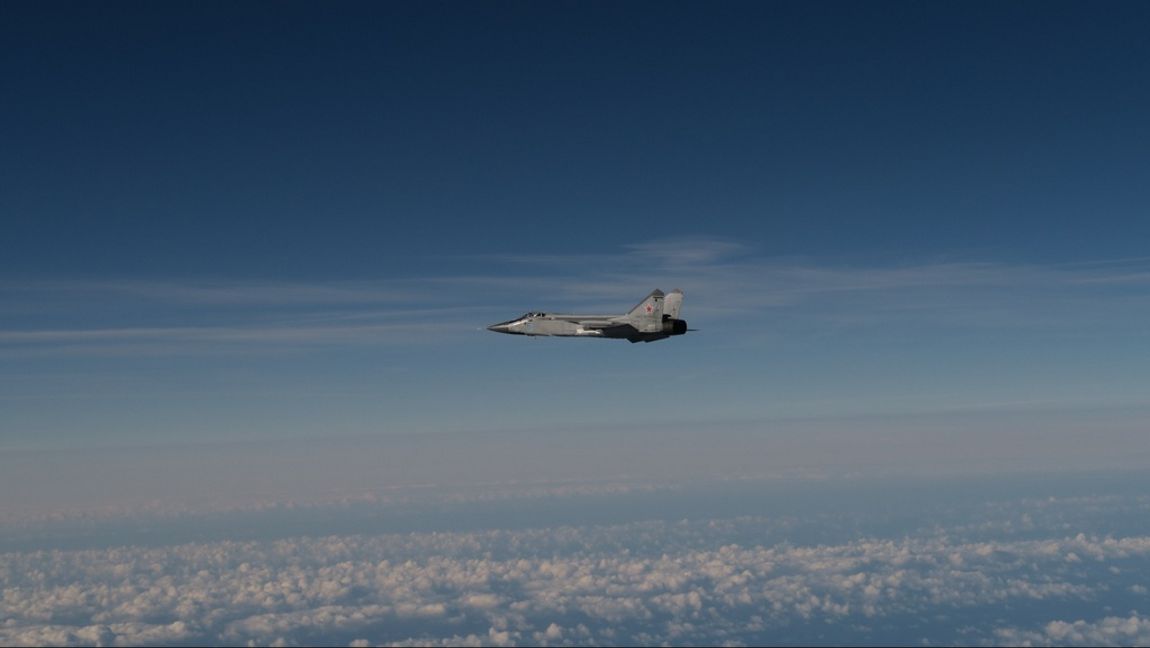 Ryskt Mig-31 fotograferat av svenska Jas 39 Gripen, efter en kränkning av estländsk luftrum. Försvarsmakten