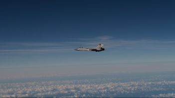 Ryskt Mig-31 fotograferat av svenska Jas 39 Gripen, efter en kränkning av estländsk luftrum. Försvarsmakten