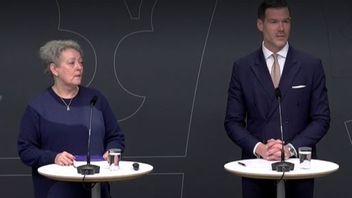”Migrationsminister Johan Forssell och Kirsi Laakso Utvik presenterade förslaget om skärpta krav för svenskt medborgarskap, inklusive längre hemvisttid och egenförsörjning.” Foto: Regeringskansliet