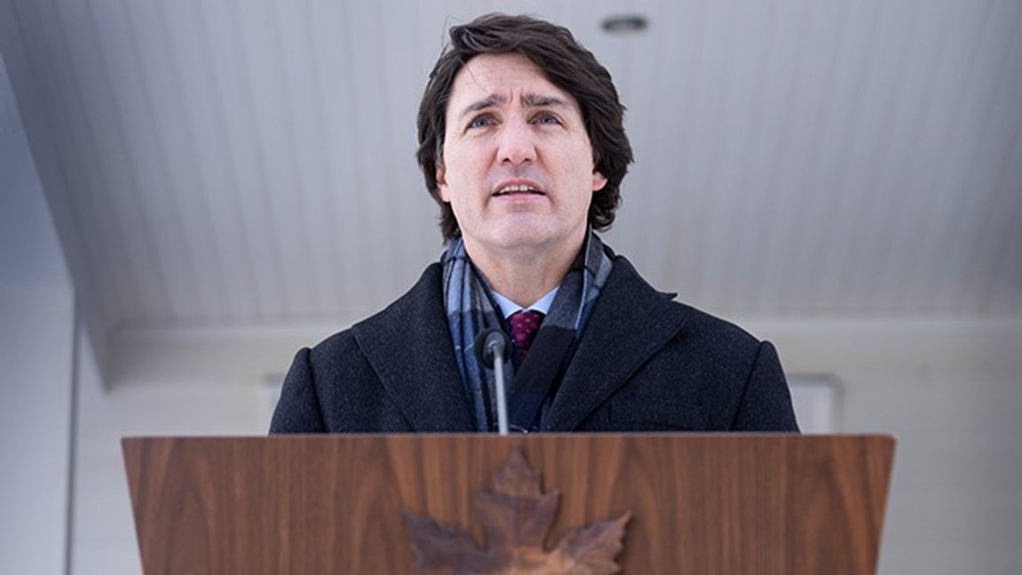 Kanadas premiärminister Justin Trudeau höll under måndagen en virtuell pressträff på hemlig ort. Foto: Adrian Wyld/AP/TT