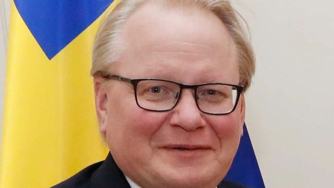 Hultqvist kräver att SD-paret stängs av