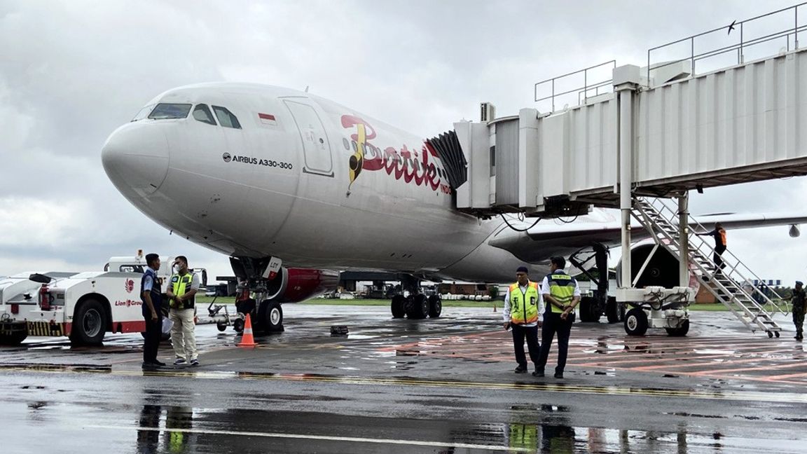 Flygbolaget Batik Air i Indonesien lovar att se över reglerna för vila sedan piloter somnat. Arkivbild. Foto: Fadlan Syam/AP/TT