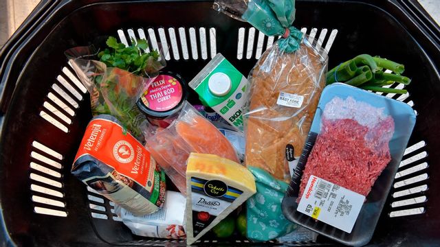Priserna på livsmedel har gått upp kraftigt den senaste tiden. Foto: Anders Wiklund/TT