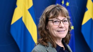 Lise Tamm stoppar bilder på flickor i slöja. Foto: Christine Olsson/TT