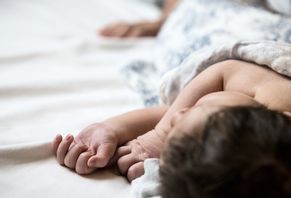 Förvaltningsrätten anser att utdelning av presentcheckar till familjer som fått barn strider mot kommunallagen. Arkivbilden. Christine Olsson/TT