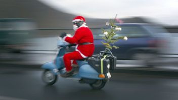 Jultomte på hjul. Foto: Ina Fassbender/AP/TT