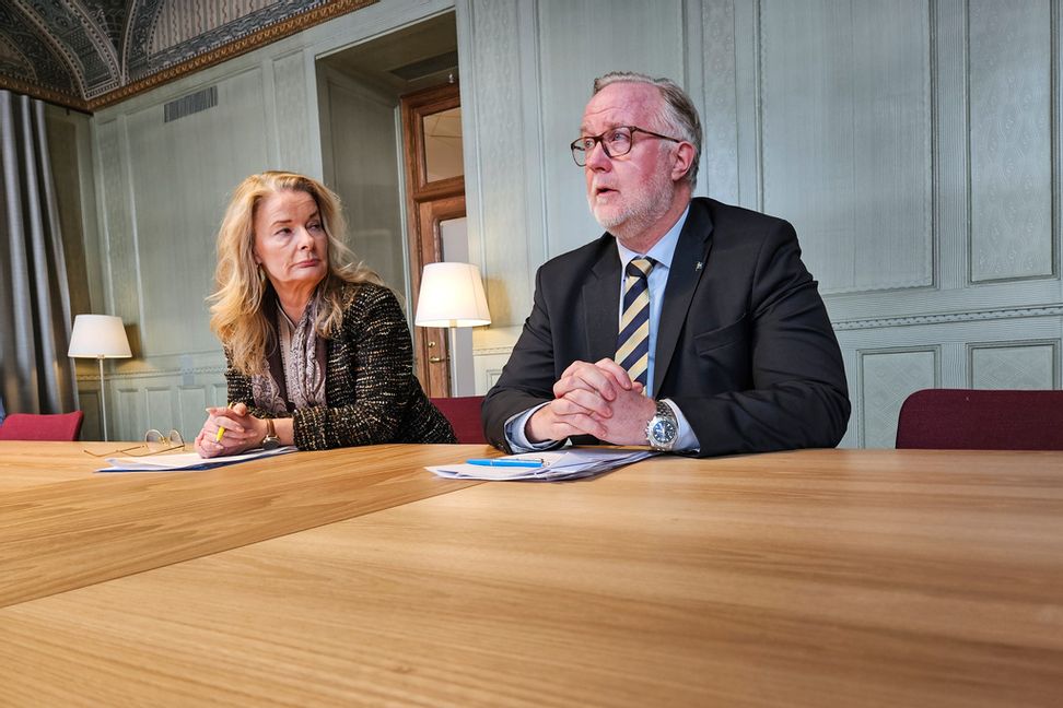 Skolminister Lotta Edholm (L) och utbildningsminister Johan Pehrson (L) under en pressbriefing på måndagen. Foto: Anna Lena Wallström/TT