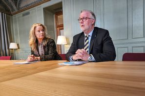 Skolminister Lotta Edholm (L) och utbildningsminister Johan Pehrson (L) under en pressbriefing på måndagen. Foto: Anna Lena Wallström/TT