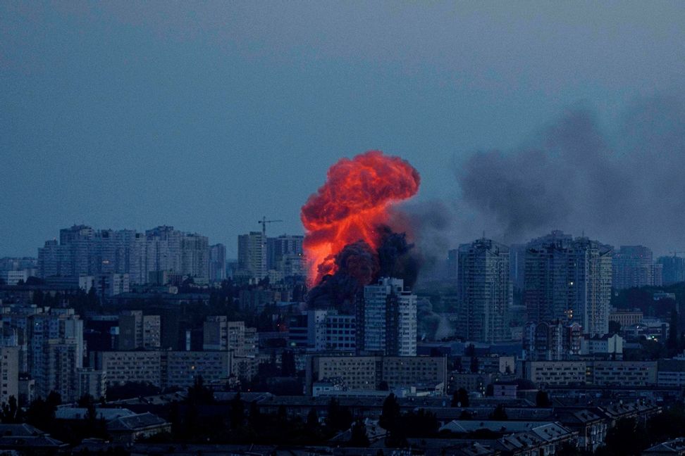 Explosioner i Kiev natten till fredag. Evgeni Maloletka/AP/TT