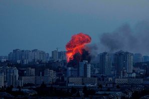 Explosioner i Kiev natten till fredag. Evgeni Maloletka/AP/TT