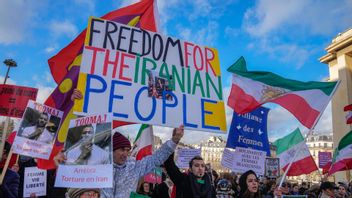 Demonstrationer för Iran i Paris. Foto: Michel Euler/AP/TT 