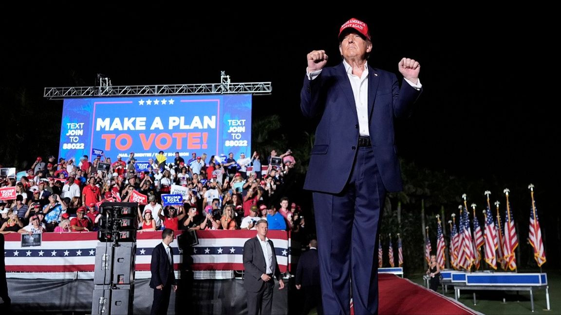 USA:s expresident Donald Trump på ett kampanjmöte i Florida i tisdags. Foto: Rebecca Blackwell/AP/TT.