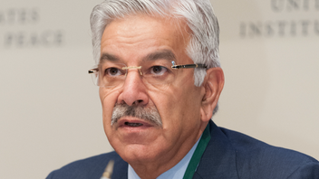 Pakistans försvarsminister Khawaja Muhammad Asif. Foto: USAID Pakistan via Wikimedia Commons