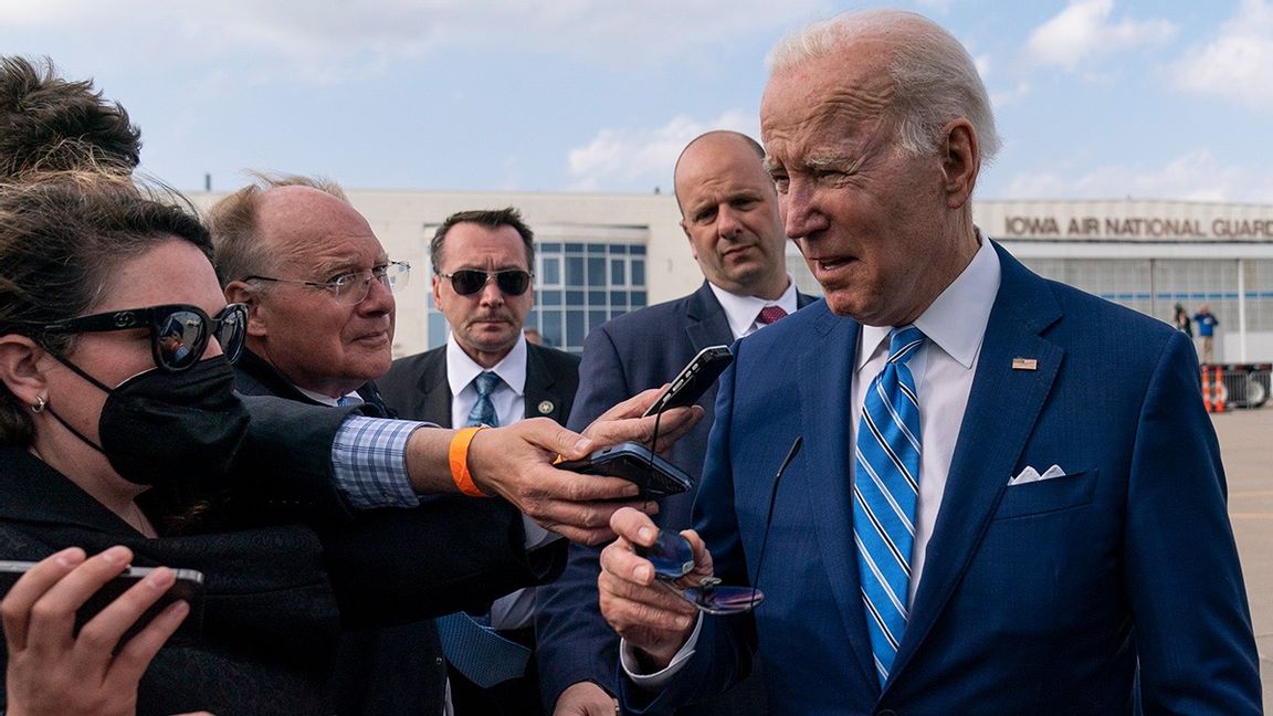 President Joe Biden bekräftade sitt ordval till journalister sedan han avslutat sitt tal. Foto: Carolyn Kaster/AP/TT