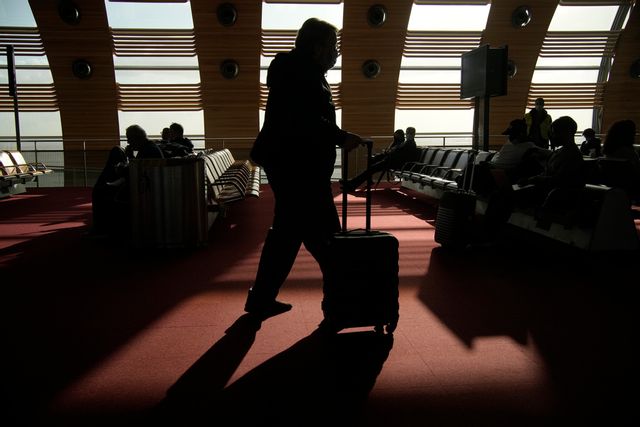 Ryssland anklagas för att ha planerat flygplanssabotage mot civil trafik i väst. Polens premiärminister kallar det flygterror. Arkivbild. Christophe Ena/AP/TT
