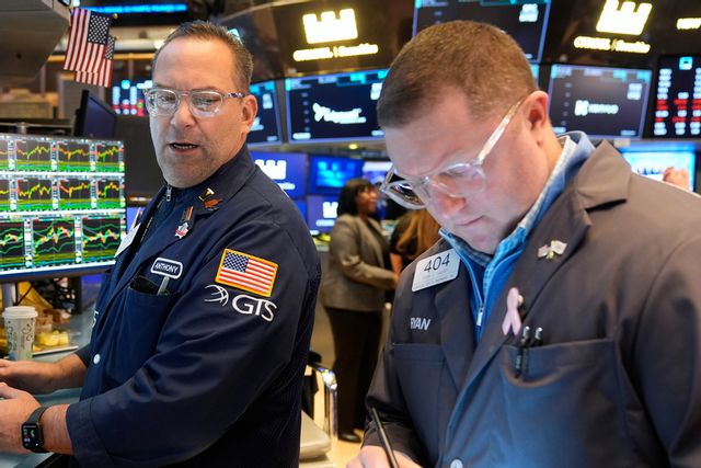 Investerarna i USA ser ut att få handla på en backande börs. Arkivbild. Foto: Seth Wenig/AP/TT