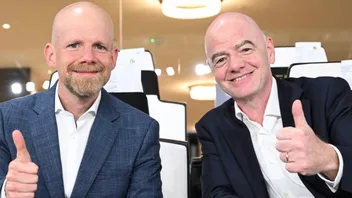 Mattias Grafström och Gianni Infantino. Foto: Skärmdump/X
