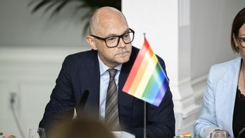 Dags för Ulf Kristersson att rulla fram giljotinen. Foto: Magnus Lejhall/TT 