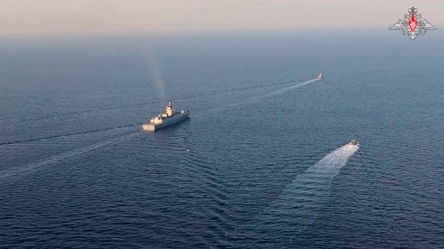Ett ryskt stridsfartyg i Medelhavet i början av december. Arkivbild. Ryska försvarsdepartementet via AP/TT