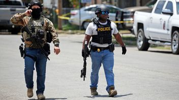 Polis utanför skolan i Texas. Foto: Dario Lopez-Mills/AP/TT