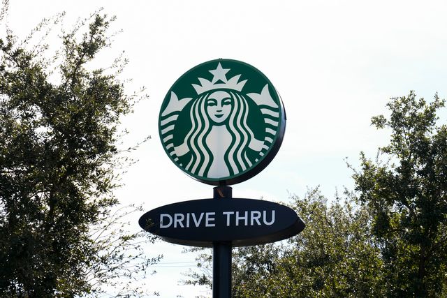 Starbucks får betala över 500 miljoner kronor. Arkivbild. Ashley Landis/AP/TT