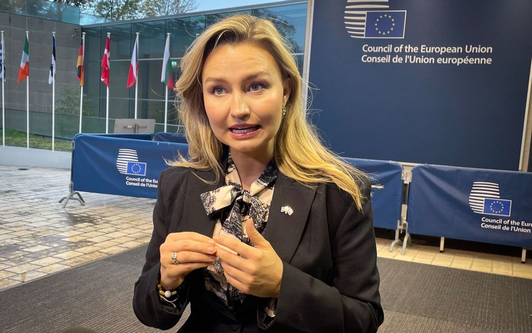 Energi- och näringsminister Ebba Busch (KD) på väg in till måndagens EU-möte i Luxemburg. Foto: Wiktor Nummelin/TT