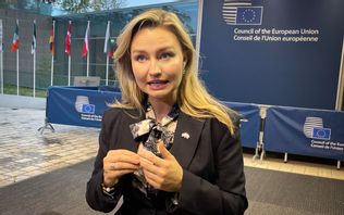 Energi- och näringsminister Ebba Busch (KD) på väg in till måndagens EU-möte i Luxemburg. Foto: Wiktor Nummelin/TT