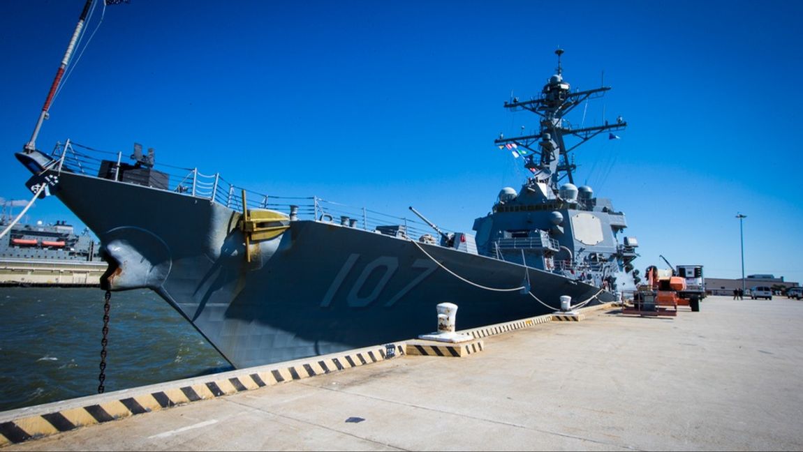 Den amerikanska jagaren USS Gravely ingår i skyddsstyrkan i Röda havet. Arkivbild. Foto: JOHN C. CLARK/AP/TT