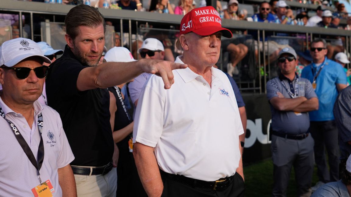 Donald Trump på en tävling på en av sina golfklubbar i våras. Arkivbild. Foto: Rebecca Blackwell AP/TT