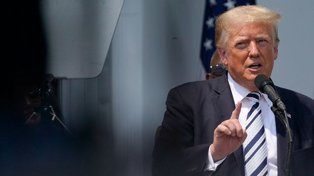 Den amerikanske expresidenten Donald Trump talar på Trump National Golf Club 7 juli. Foto: Seth Wenig/TT